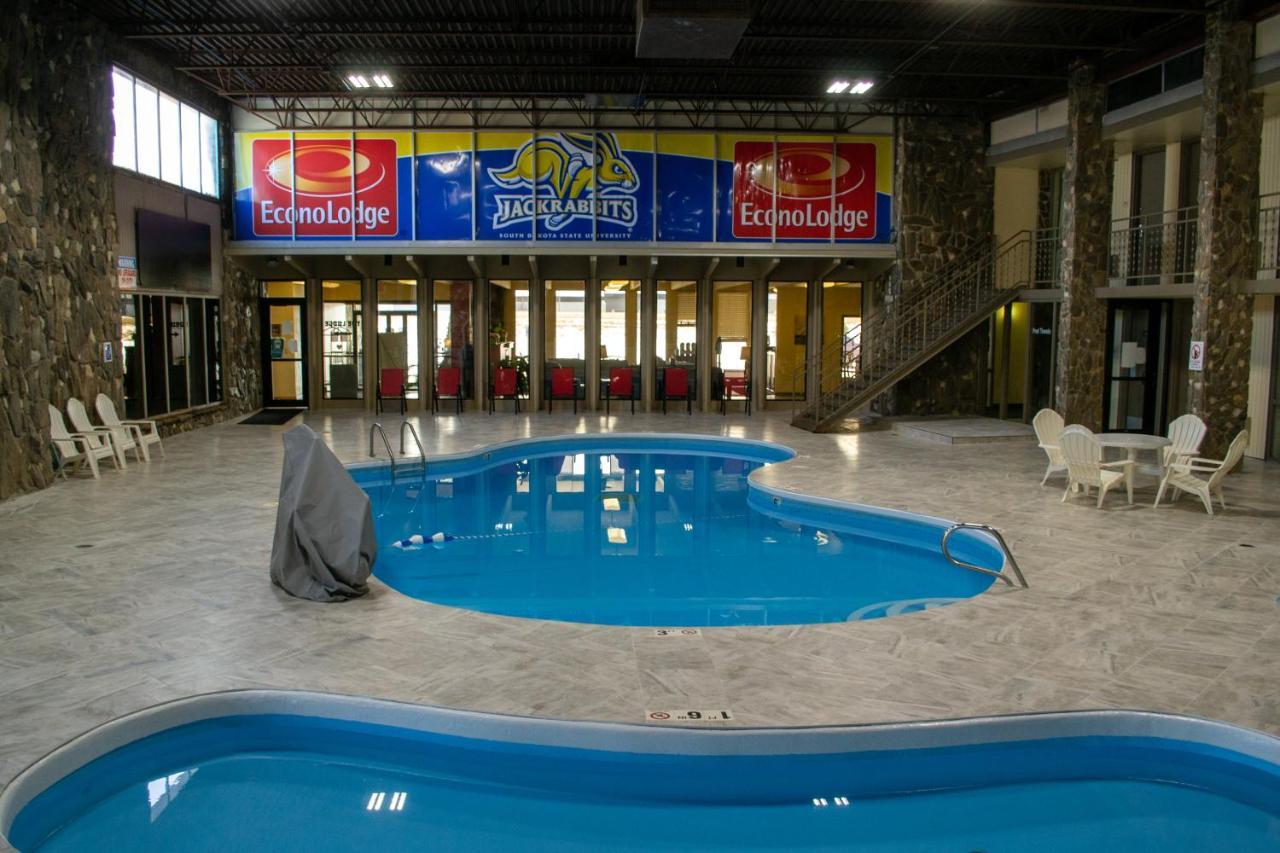 Econo Lodge Inn & Suites Брукингс Экстерьер фото