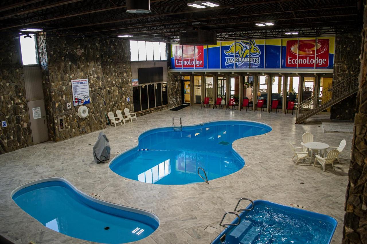 Econo Lodge Inn & Suites Брукингс Экстерьер фото