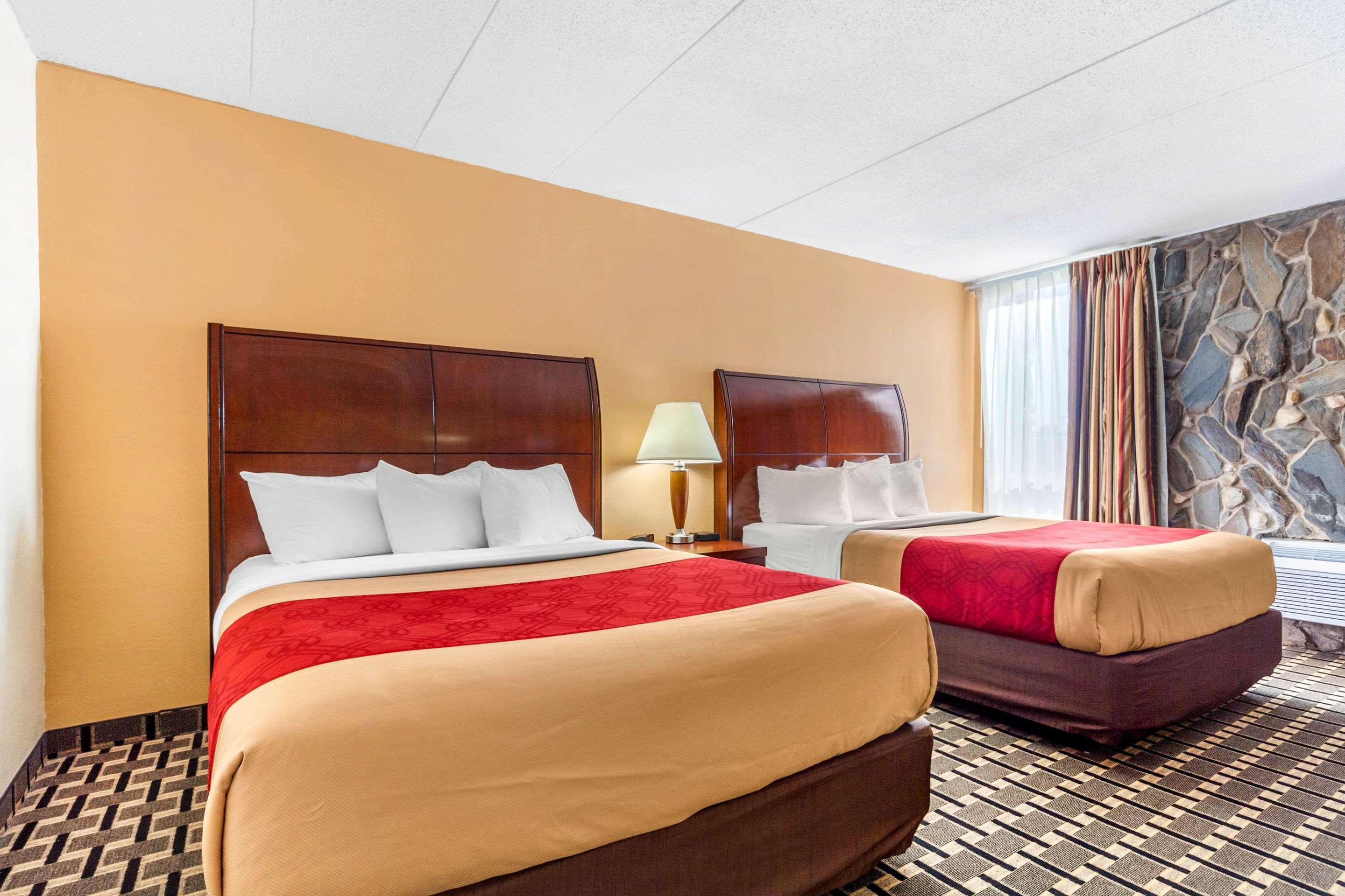 Econo Lodge Inn & Suites Брукингс Экстерьер фото