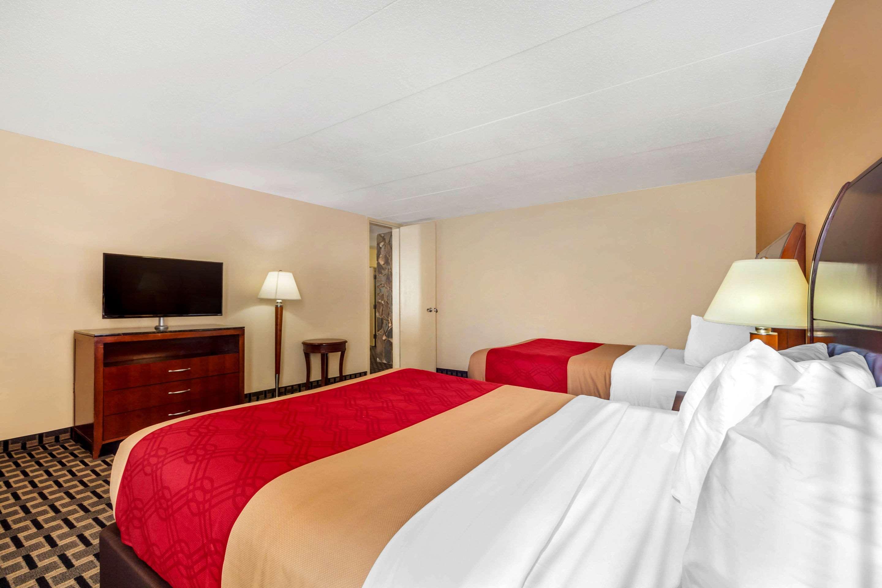 Econo Lodge Inn & Suites Брукингс Экстерьер фото