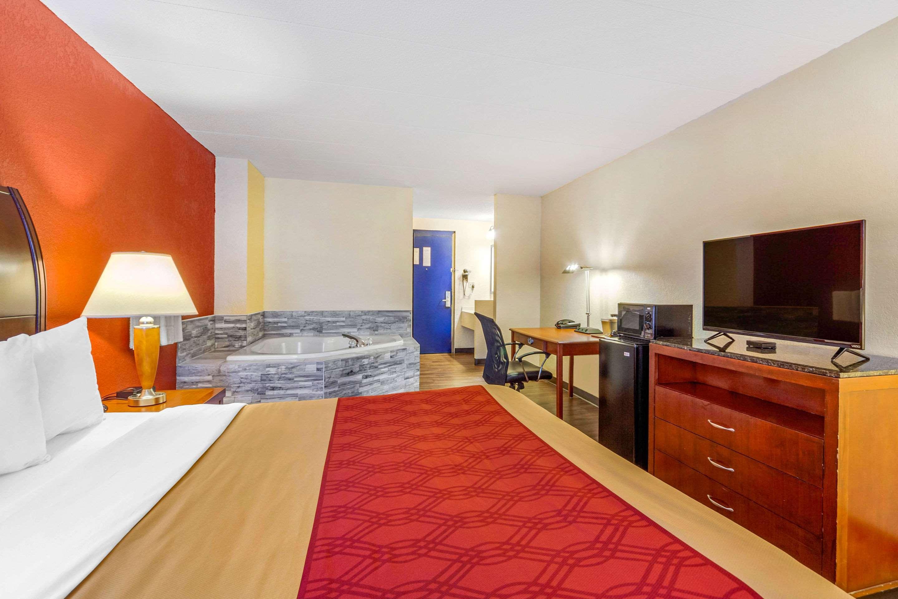 Econo Lodge Inn & Suites Брукингс Экстерьер фото