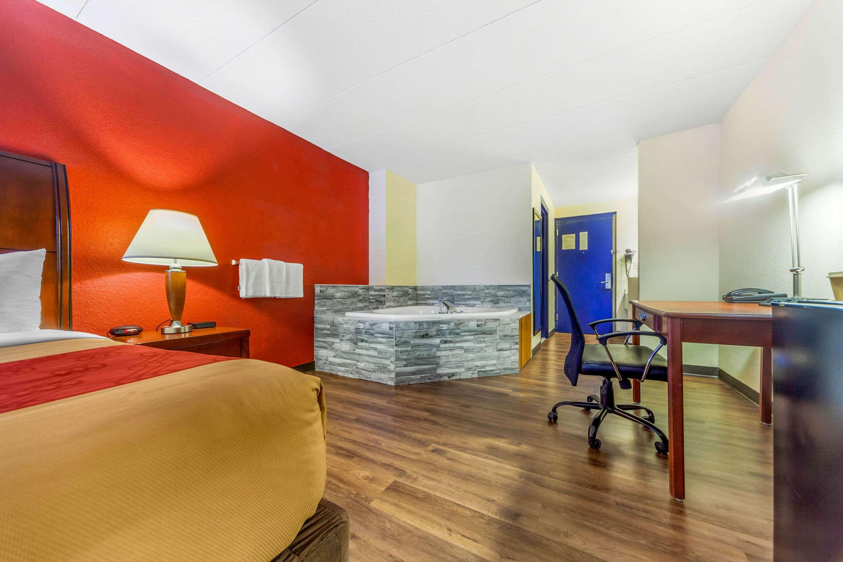 Econo Lodge Inn & Suites Брукингс Экстерьер фото