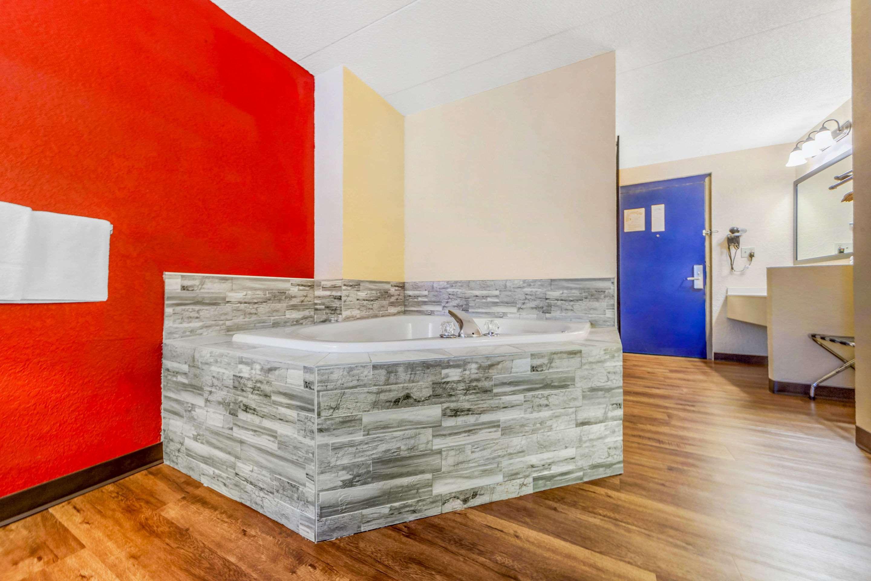 Econo Lodge Inn & Suites Брукингс Экстерьер фото