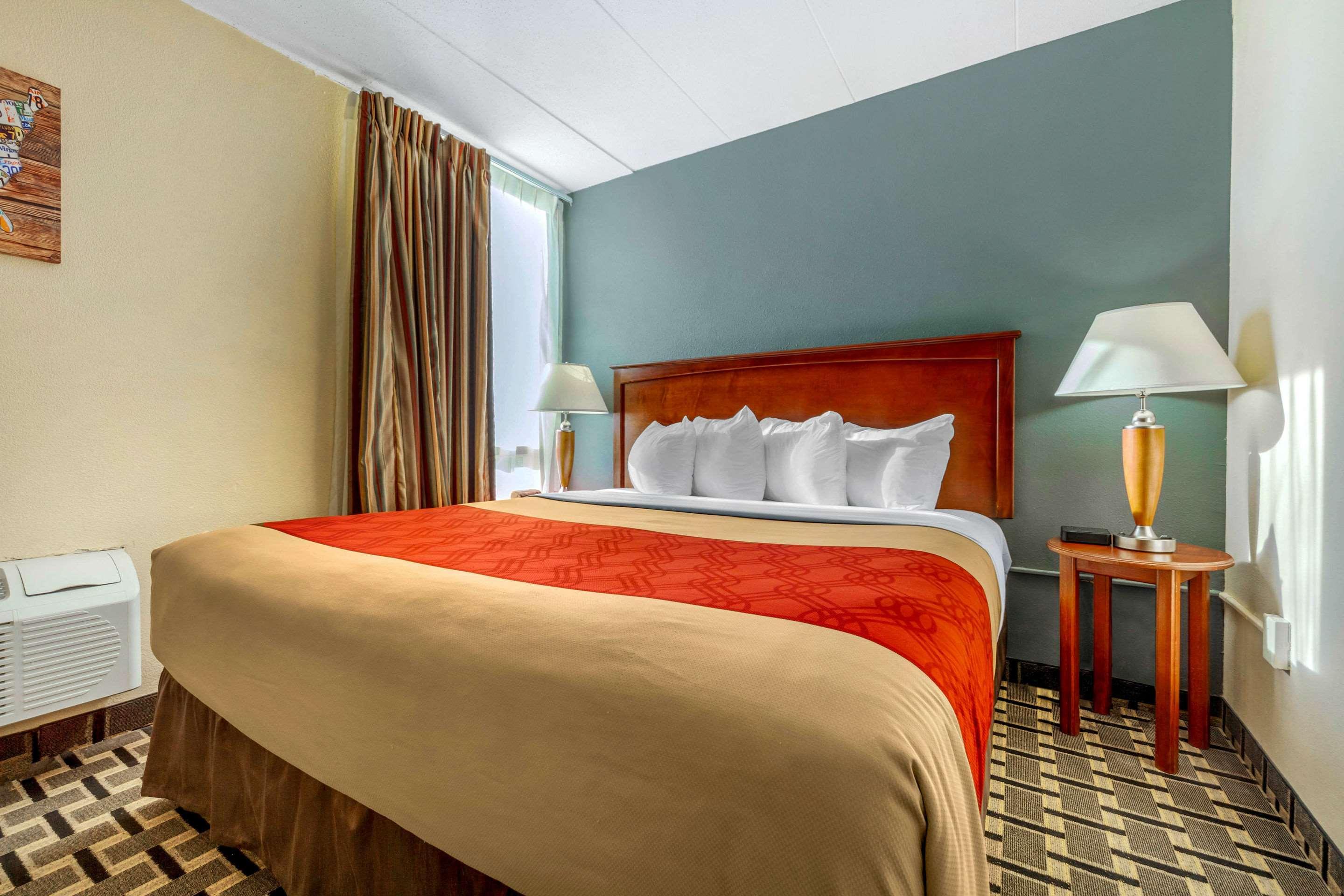 Econo Lodge Inn & Suites Брукингс Экстерьер фото