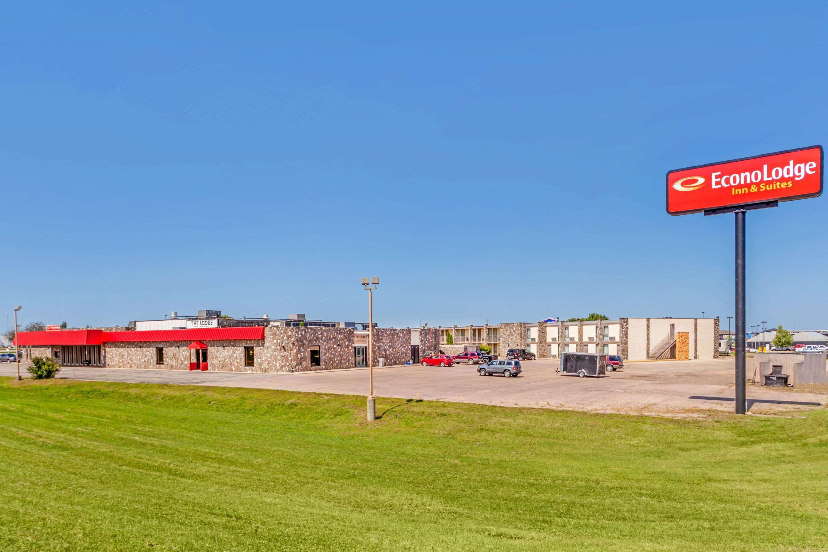 Econo Lodge Inn & Suites Брукингс Экстерьер фото