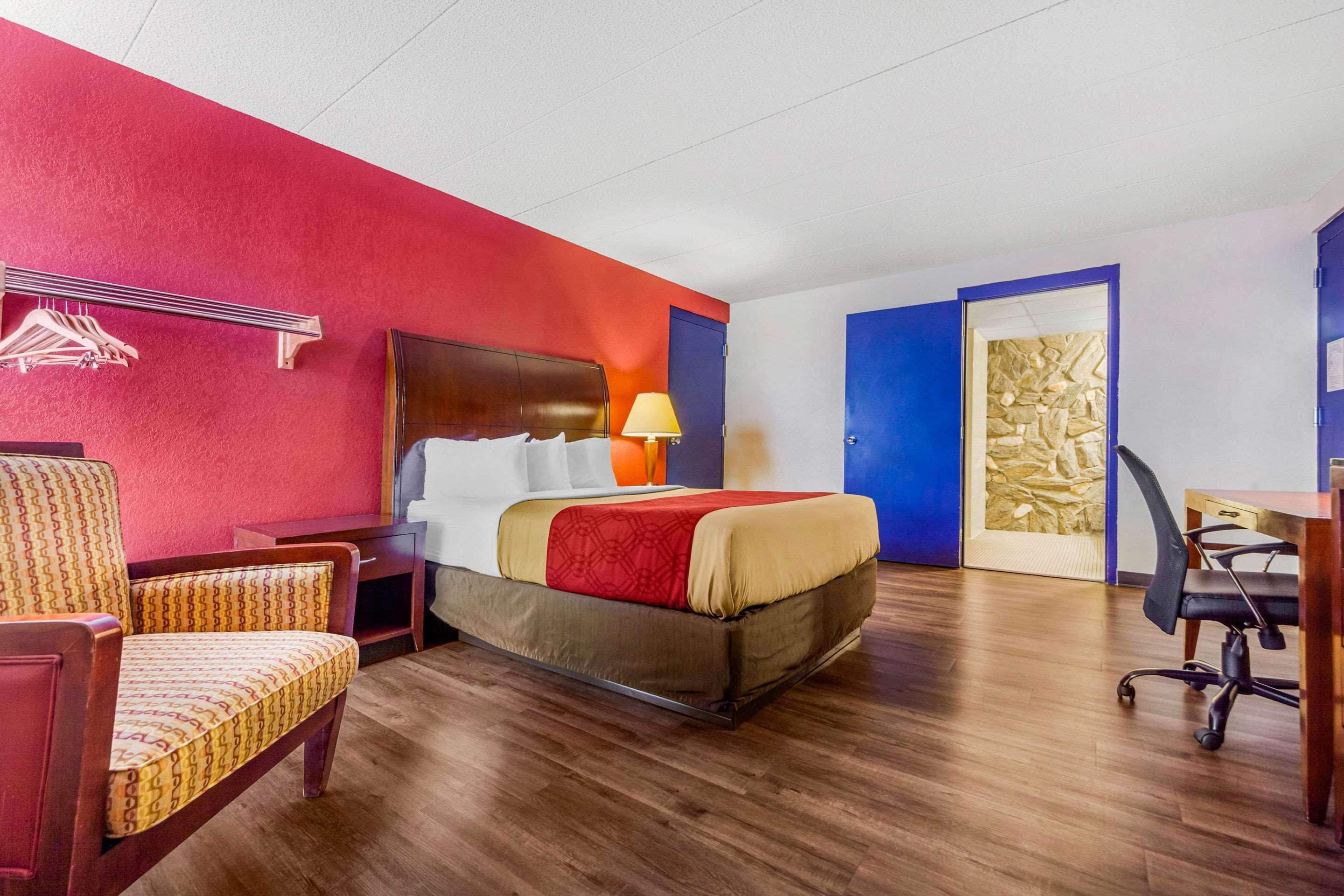 Econo Lodge Inn & Suites Брукингс Экстерьер фото