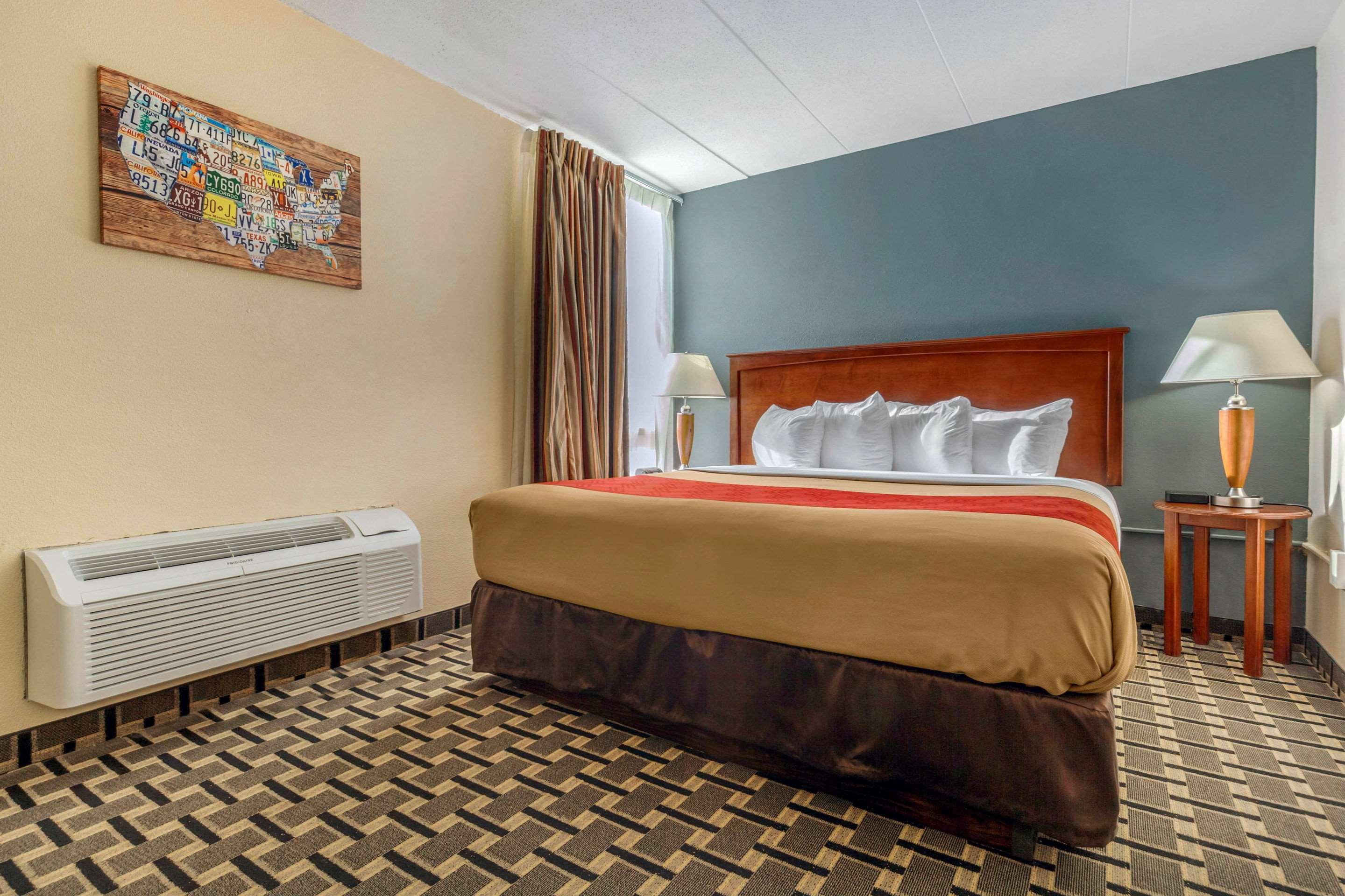 Econo Lodge Inn & Suites Брукингс Экстерьер фото