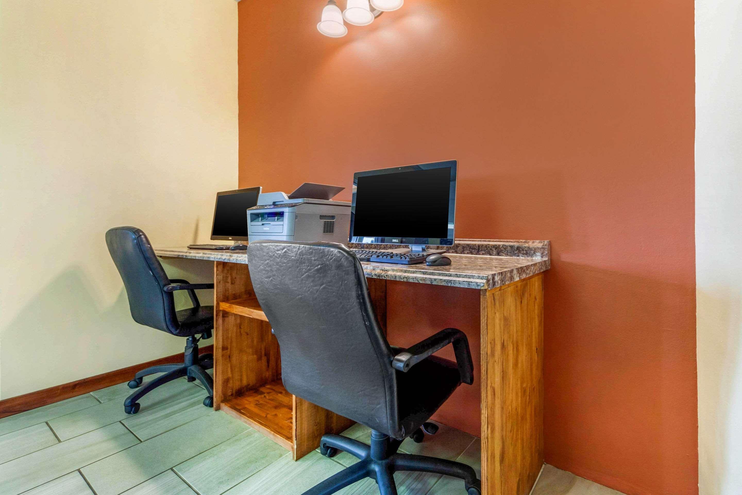 Econo Lodge Inn & Suites Брукингс Экстерьер фото
