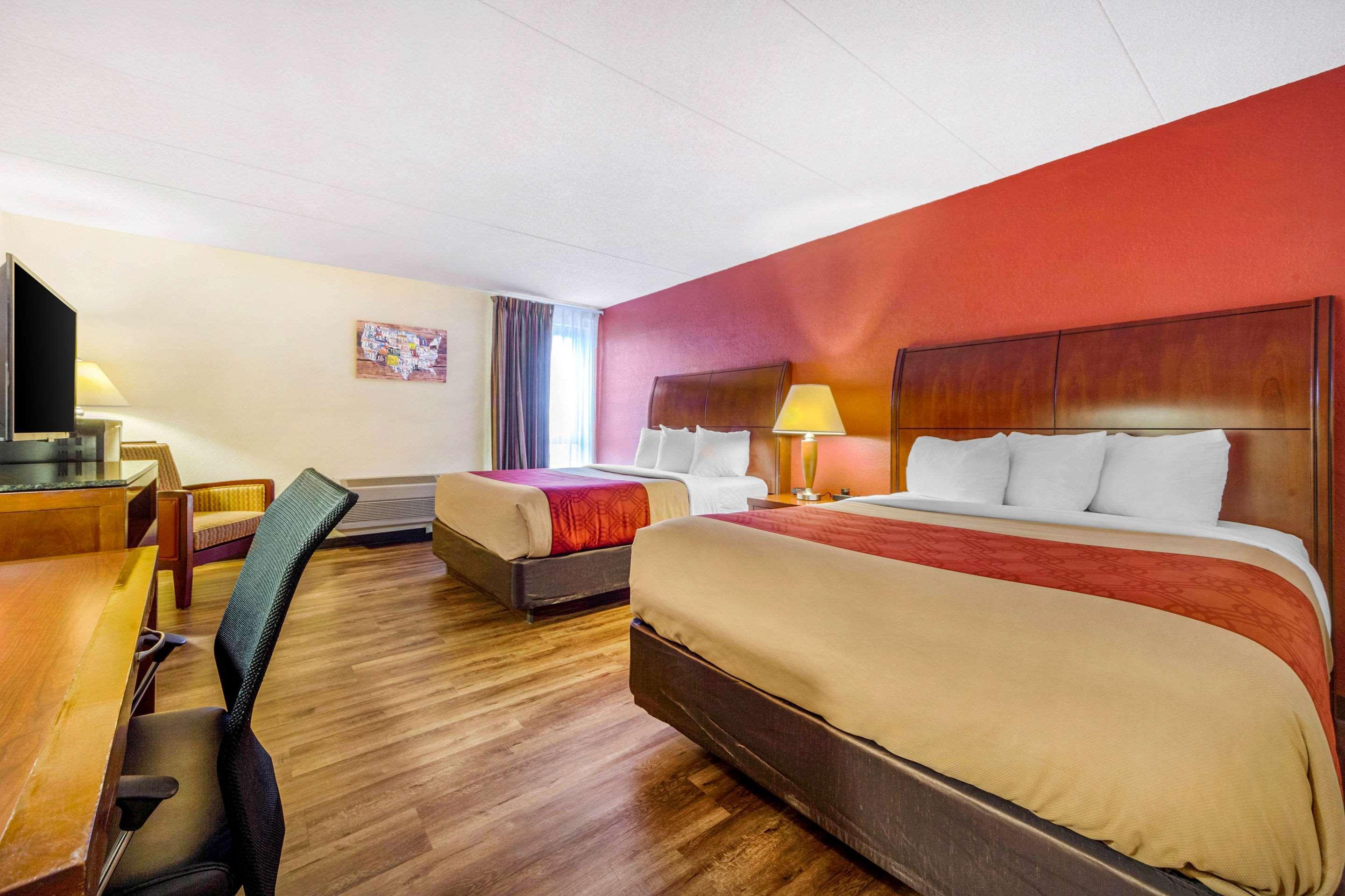 Econo Lodge Inn & Suites Брукингс Экстерьер фото