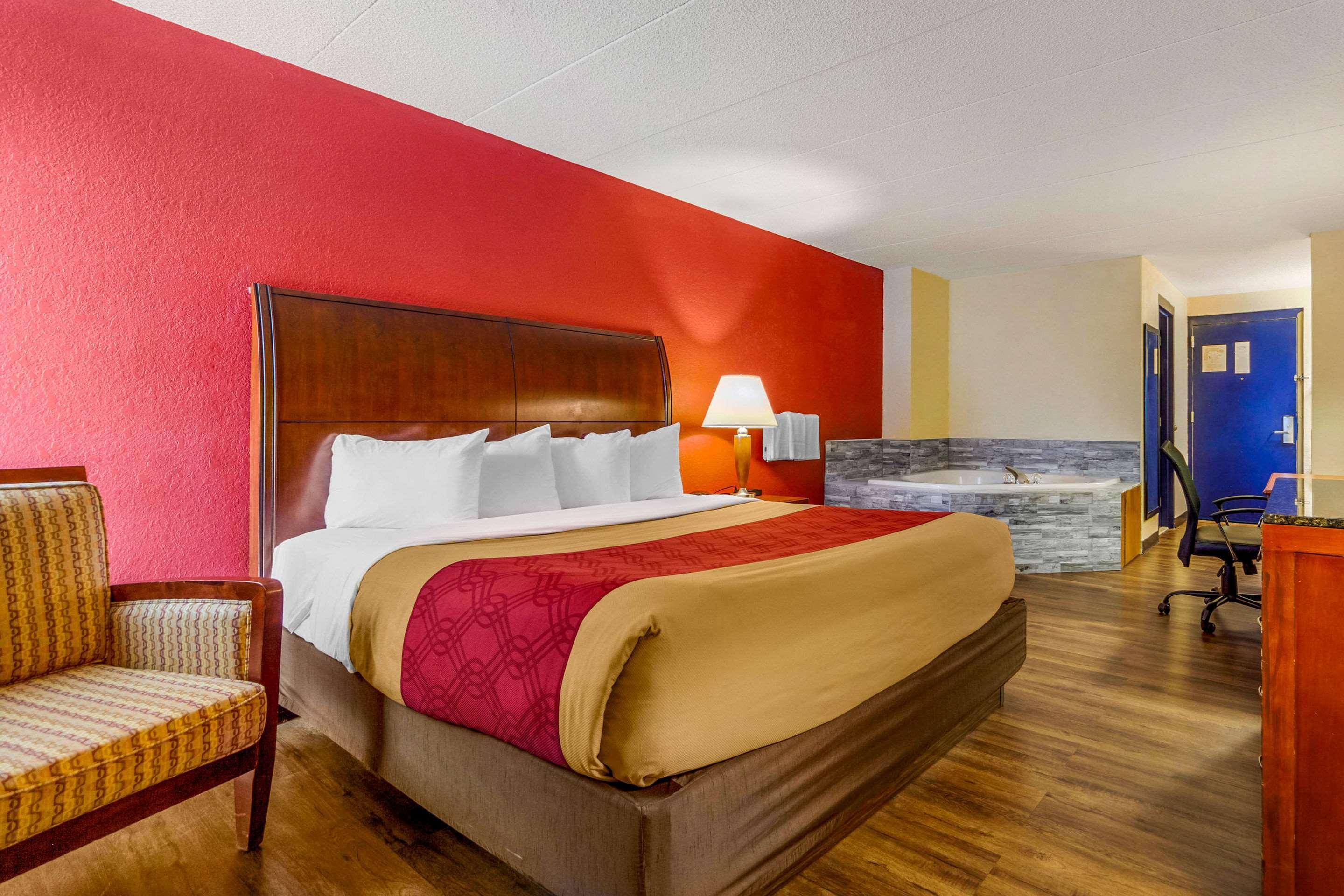 Econo Lodge Inn & Suites Брукингс Экстерьер фото