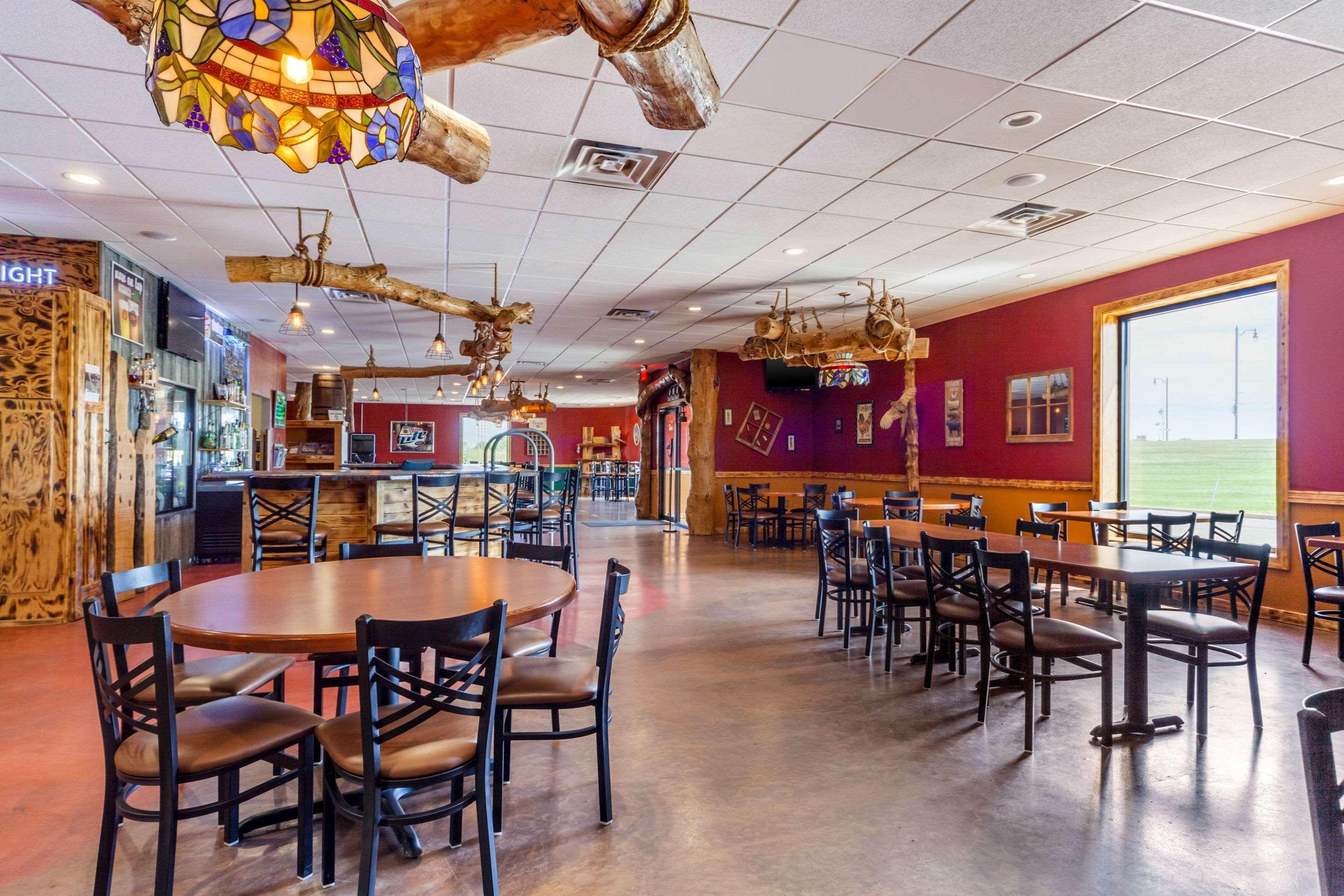 Econo Lodge Inn & Suites Брукингс Экстерьер фото