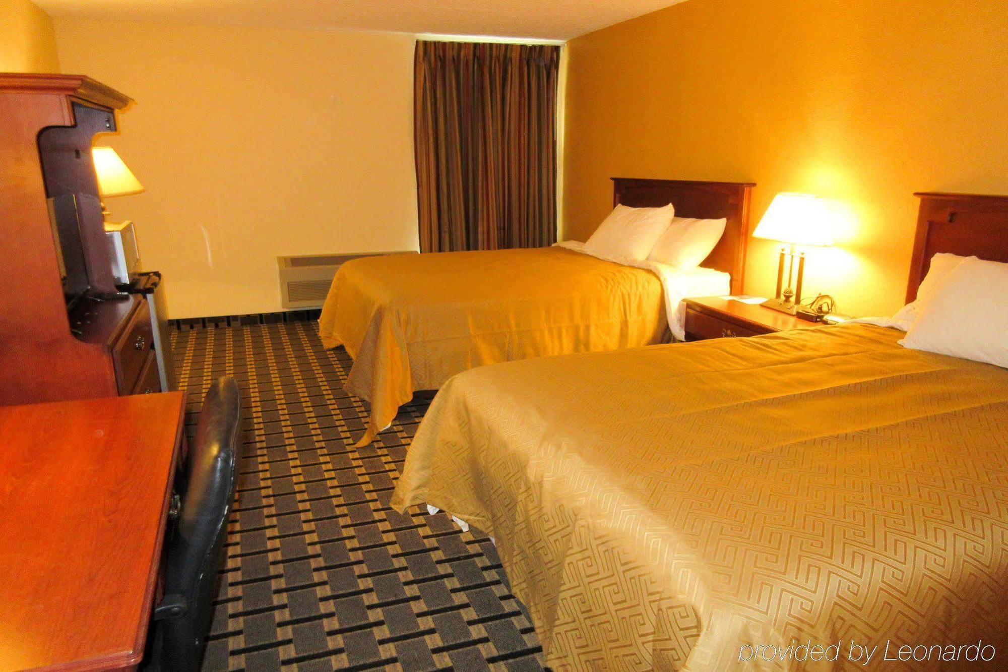 Econo Lodge Inn & Suites Брукингс Экстерьер фото