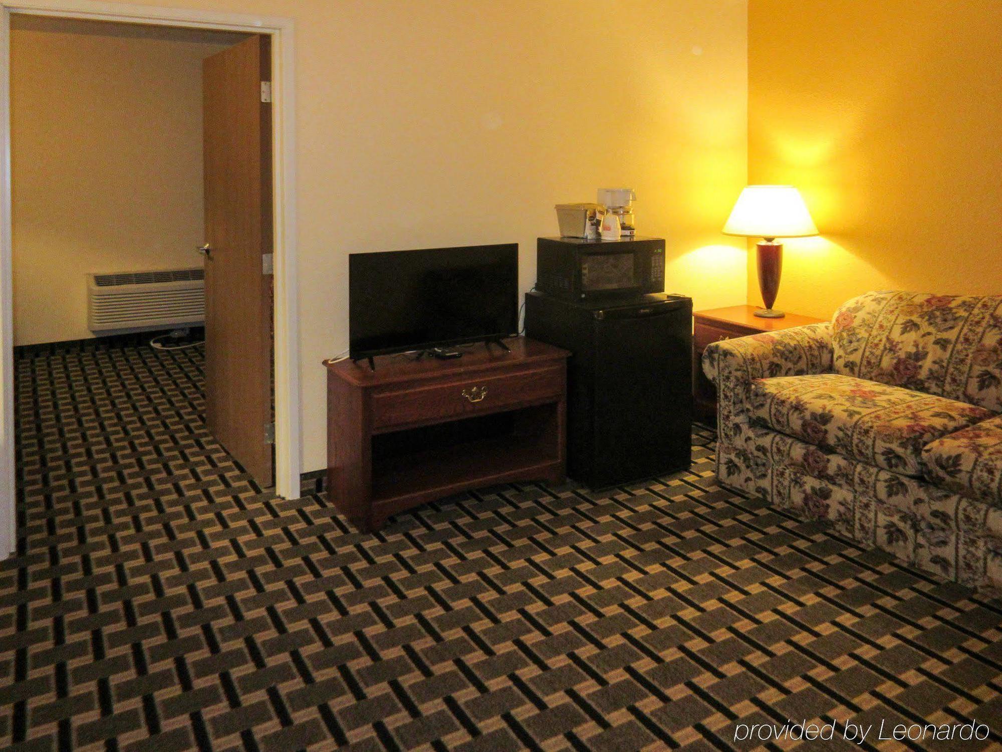 Econo Lodge Inn & Suites Брукингс Экстерьер фото